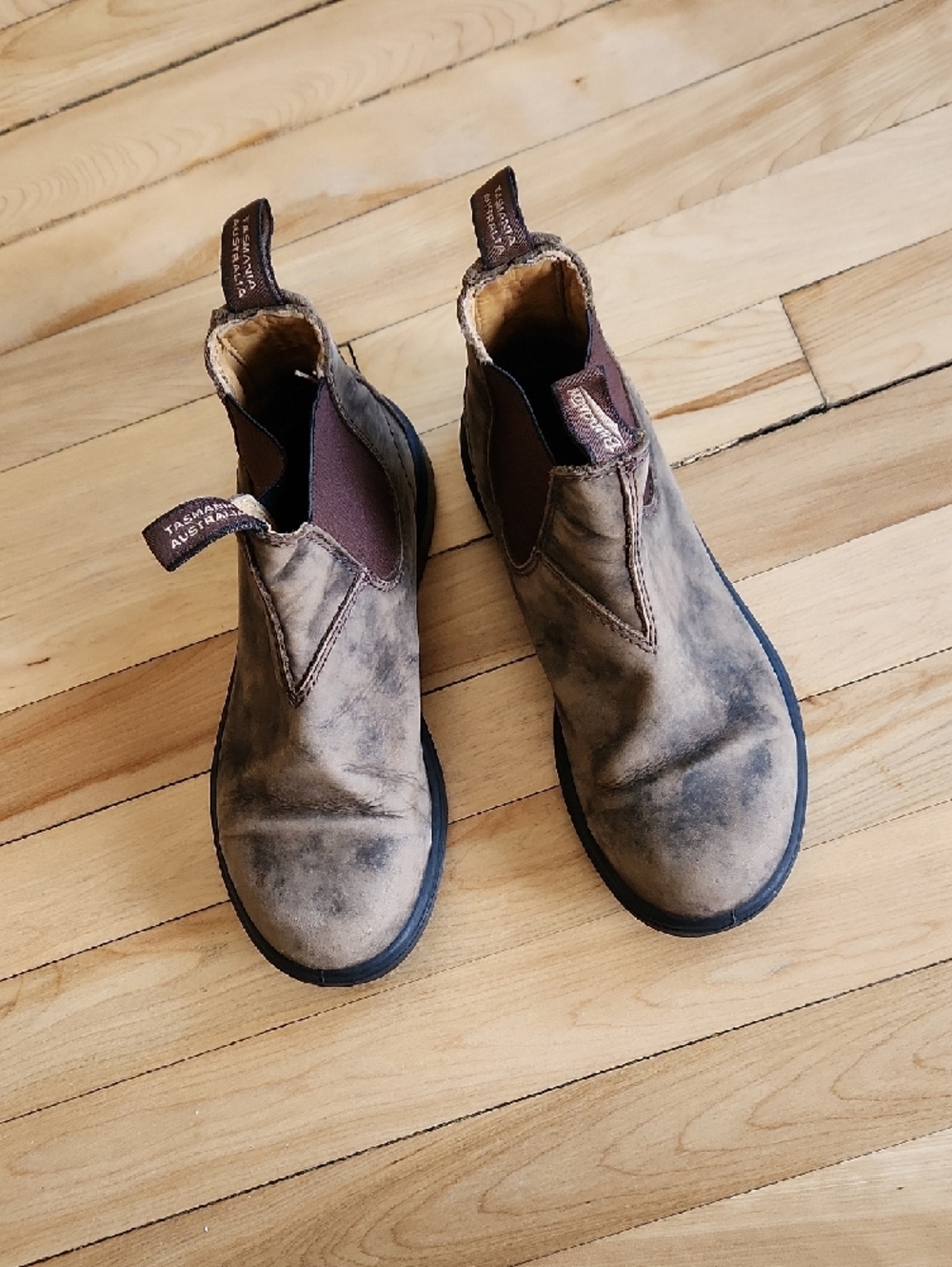 Blundstone Brown Distressed Leather Chelsea Ankle Boots - Picture 12 of 15